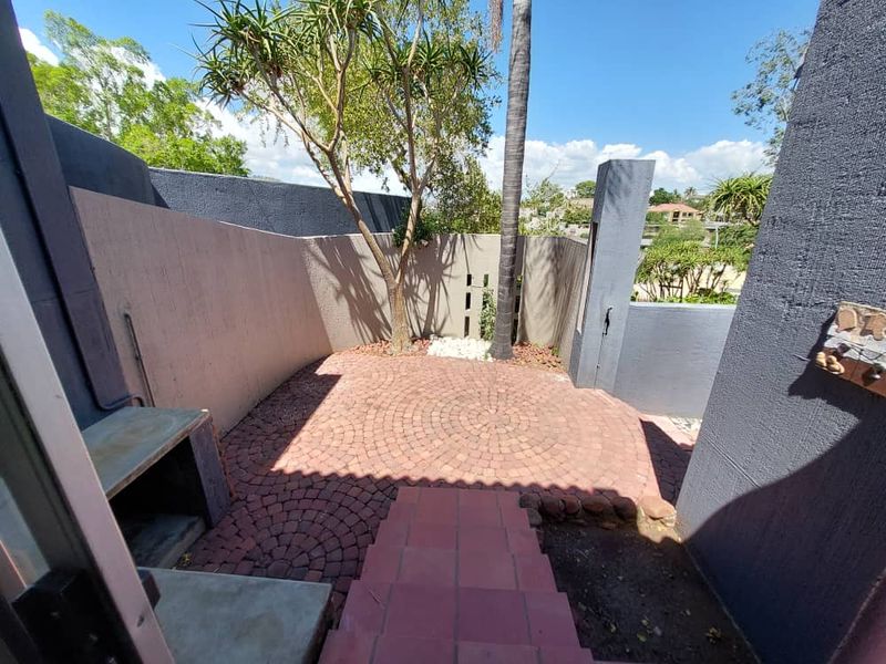 EROSPARK - SPACIOUS FAMILY HOME ON A LARGE ERF - Photo 7