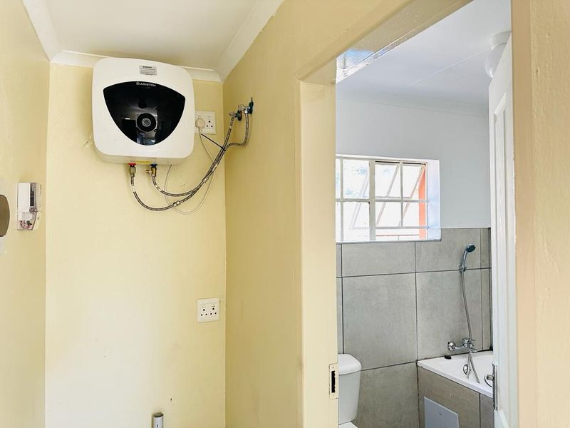 **Spacious Room Available in a Charming 4-Bedroom House** - Photo 6