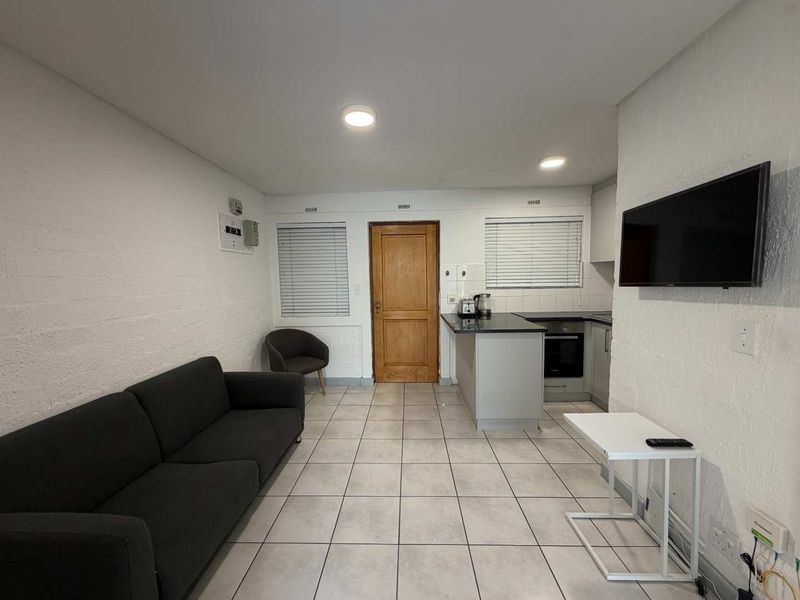 Furnished Two-Bedroom Apartment to Rent Close to Stellenbosch University - Photo 2