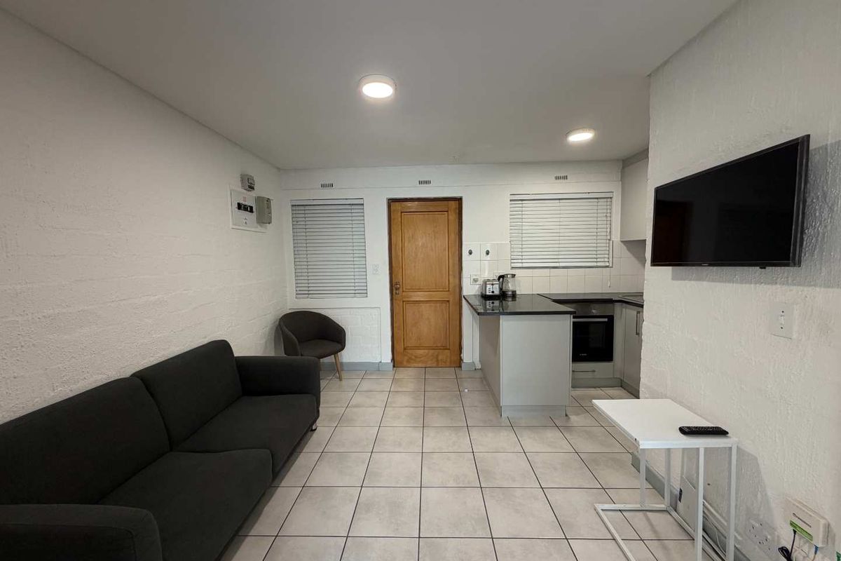 Furnished Two-Bedroom Apartment to Rent Close to Stellenbosch University - Photo 2