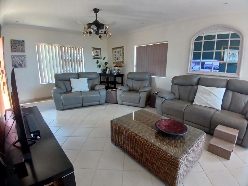 Stunning Modern Home with Sea View - Photo 7