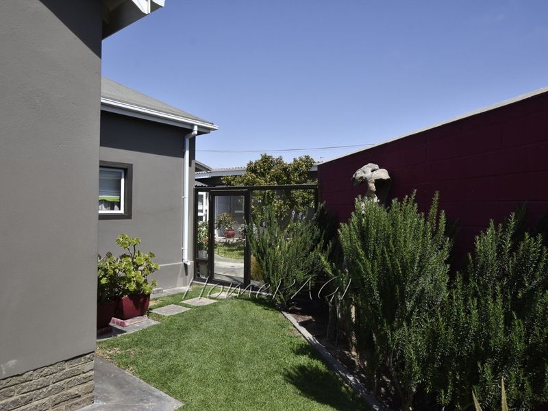 Central, Swakopmund:  EXTREMELY NEAT Home with 3 FLATS is for Sale - Photo 5