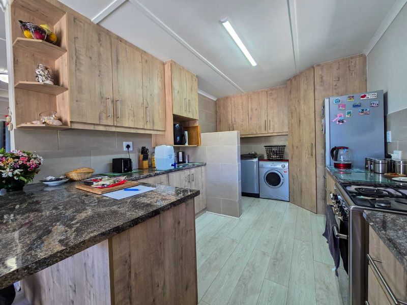 Harbour area gem up for grabs. - Photo 10