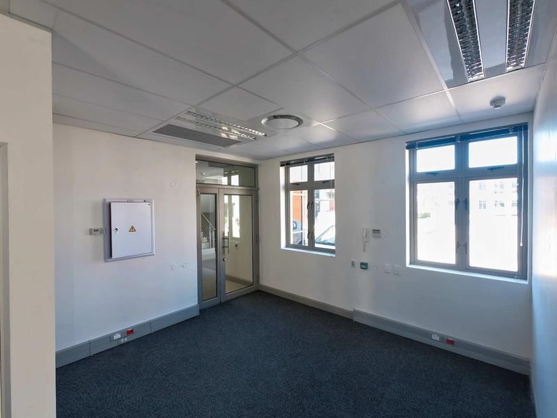 Work, Meet & Unwind — Office with Private Outdoor Terrace - Photo 8