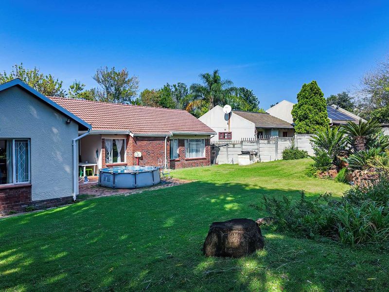 3 Bedroom Family Home with Space, Potential, and a Beautiful Garden - Photo 6