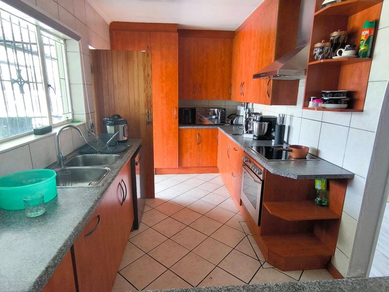 Energy-Efficient Living: Solar-Powered Comfort & Charm! - Photo 2