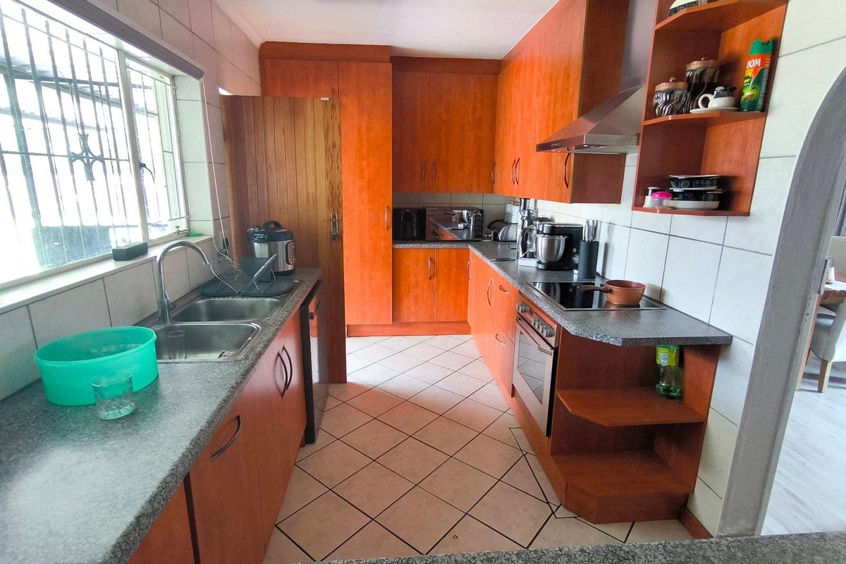 Energy-Efficient Living: Solar-Powered Comfort & Charm! - Photo 2