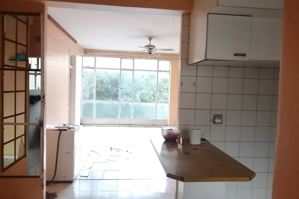 Charming 2.5 bedroom flat in desirable Pretoria Muckleneuk - Photo 3