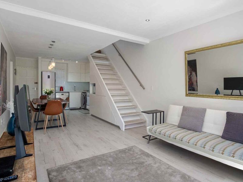 Modern Duplex apartment in Secure Hout Bay Estate - Photo 8