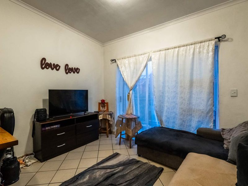 secure 2 bedroom apartment  for sale in Buhrein Estate - Photo 6