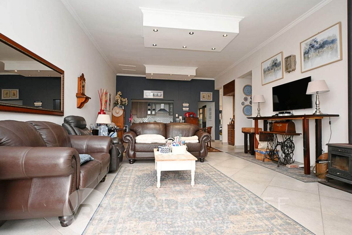 Neat Corner Home with Bachelor Unit For Sale in Extension 22, Swakopmund - Photo 5