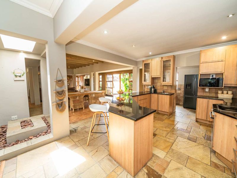 Architecturally Designed Indoor-Outdoor Family Home in Glen Marais - Photo 4