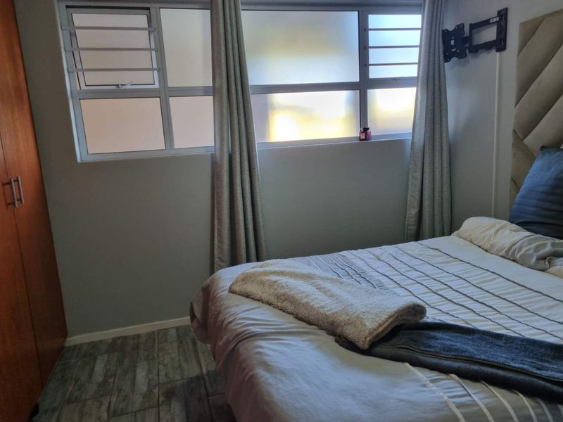 " Luxury & Convenience: See This 1-Bedroom Treasure !!!" - Photo 3