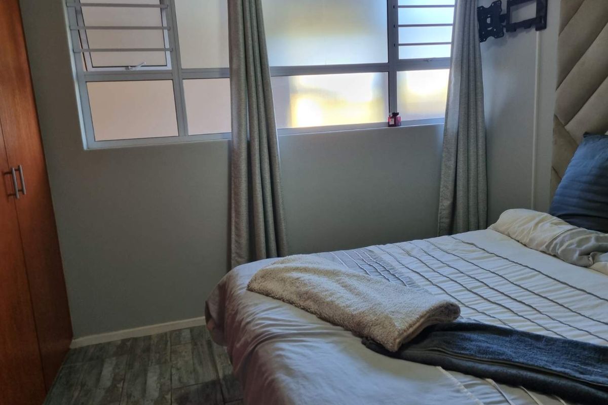 " Luxury & Convenience: See This 1-Bedroom Treasure !!!" - Photo 3