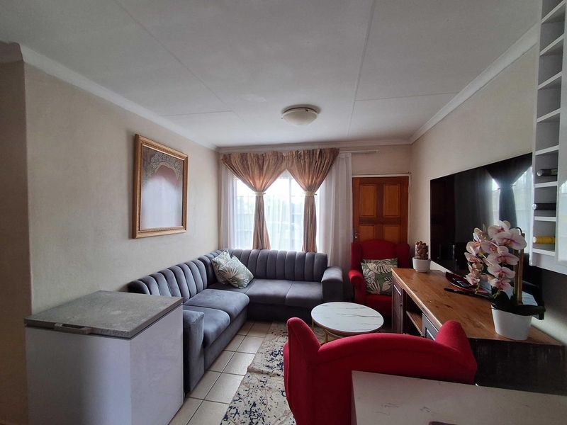 Secure Living in The Orchards: 3 Beds, 1 Bath, Prime Location - Photo 5