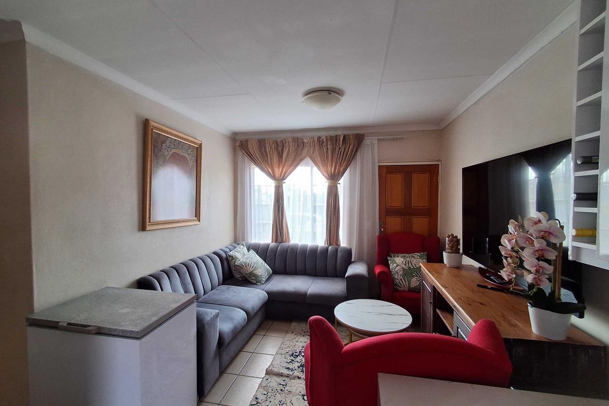 Secure Living in The Orchards: 3 Beds, 1 Bath, Prime Location - Photo 5