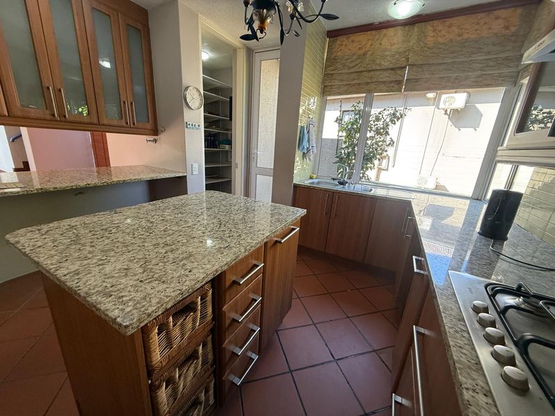 Spacious Multi-Level Family Home in Westdene – Move-In Ready - Photo 8
