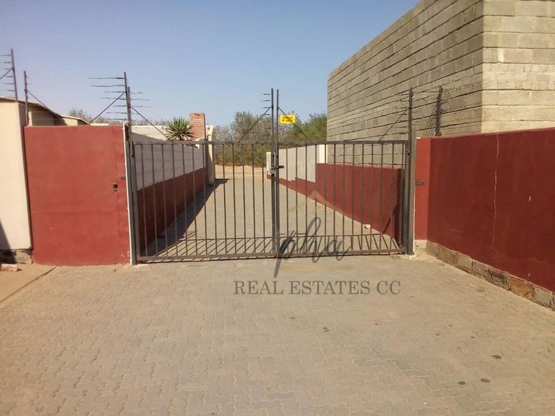2 Bedroom House with 2 bedroom flat for sale in Walvis Bay selling for N$1 995 000.00 - Photo 6