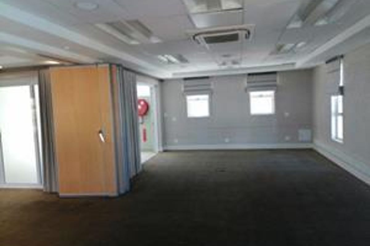 A - Grade Office - To Let - Photo 3