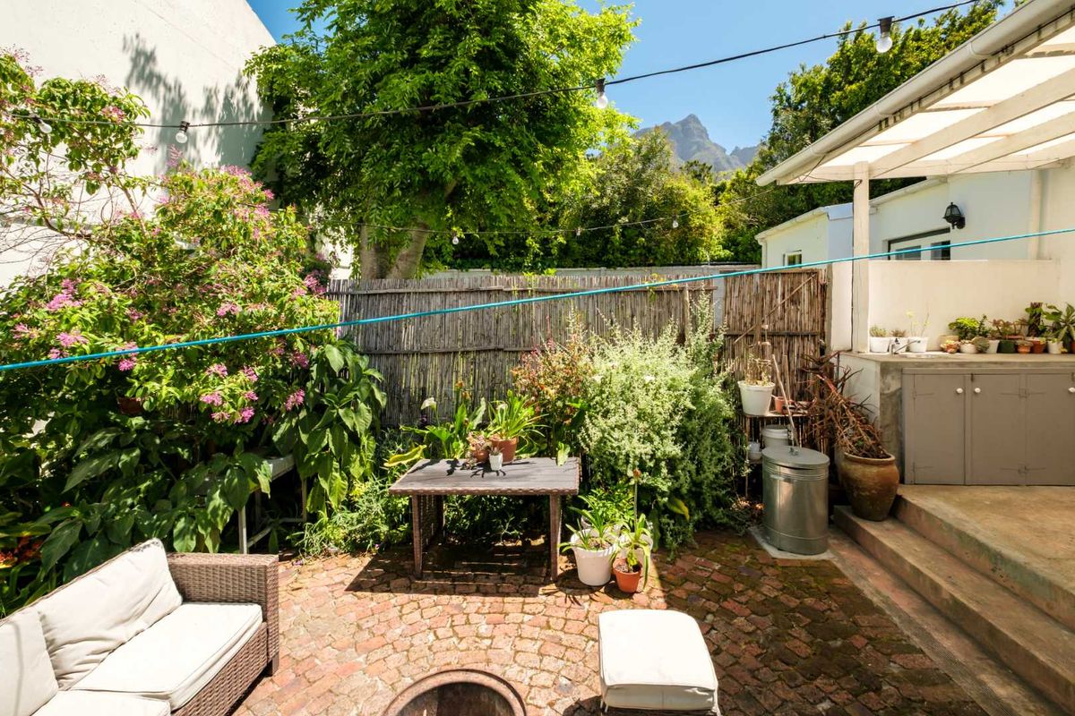 Dual-Living Duo! - Photo 2