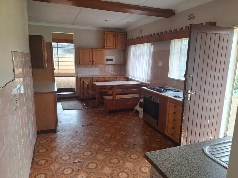 Renovator's Dream with Flatlet, Borehole and Endless Potential - Photo 10