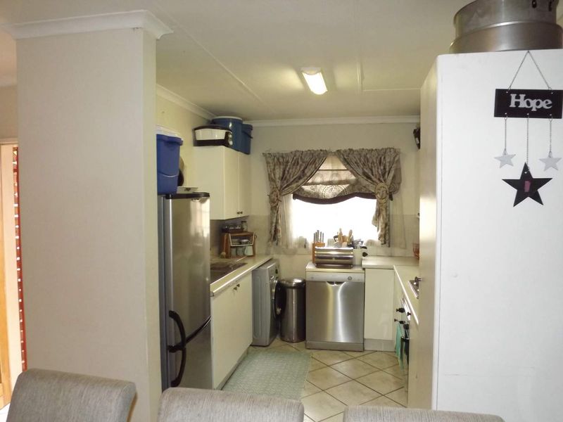 Perfect Family Living: Spacious 3-Bed Townhouse Awaits - Photo 5