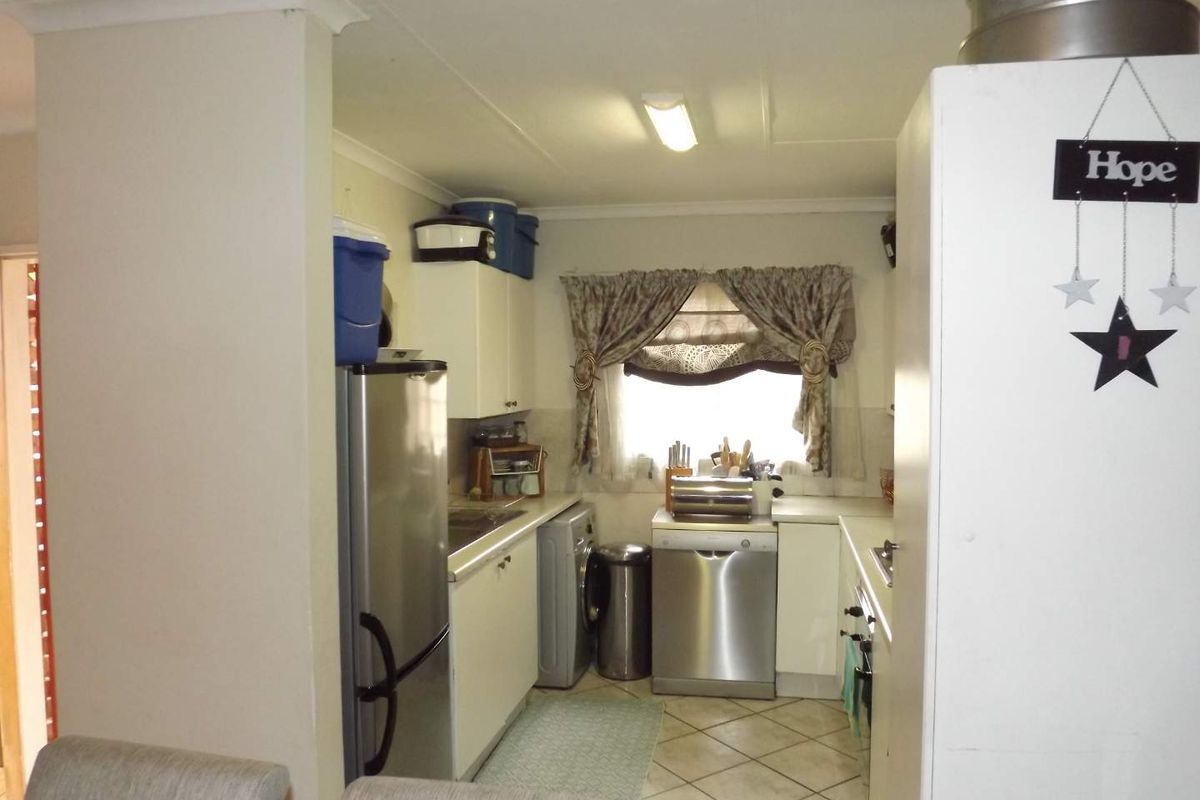 Perfect Family Living: Spacious 3-Bed Townhouse Awaits - Photo 5