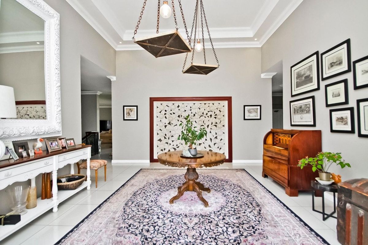 Elegance and sophistication abound in this grand Bryanston home. - Photo 3