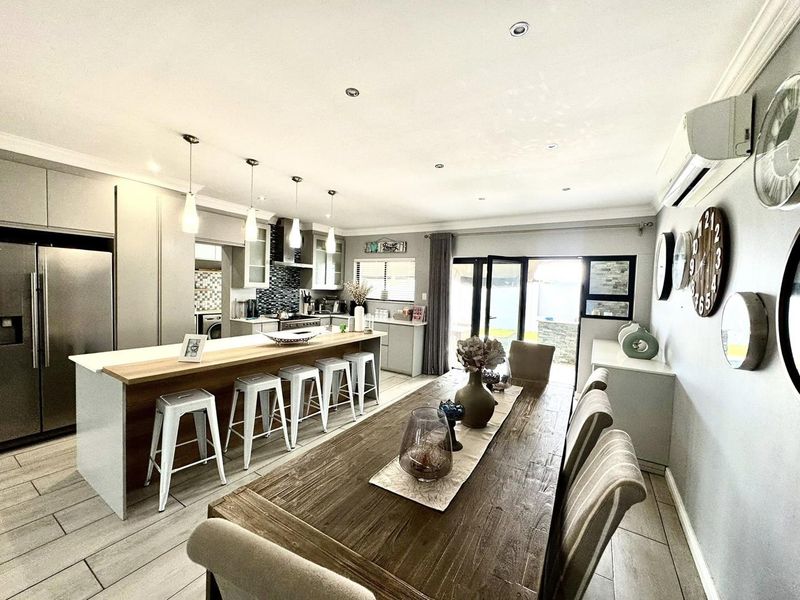 4 Bedroom House For Sale in Elisenheim - Photo 3