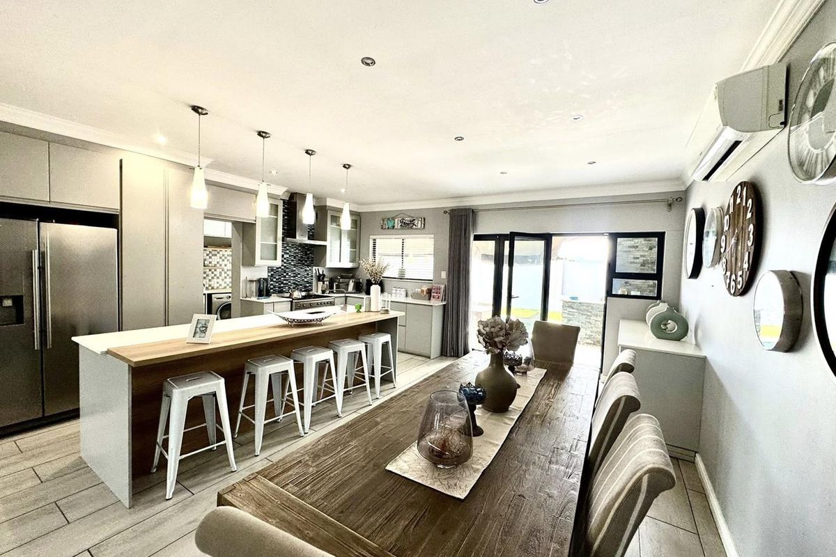 4 Bedroom House For Sale in Elisenheim - Photo 3
