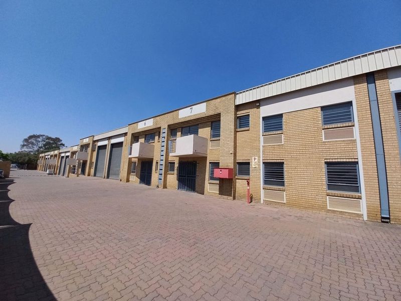 566m2 Driehoek Warehouse To Let - Photo 3