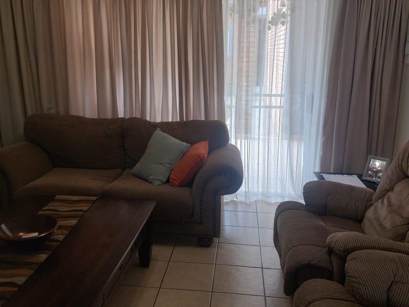 Downstairs unit - Photo 3