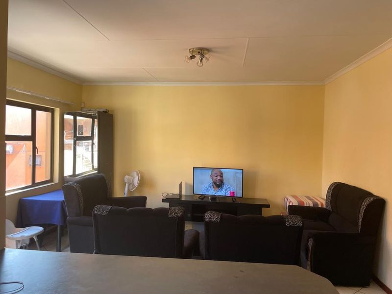 2 BEDROOM TOWNHOUSE FOR SALE IN COMPLEX (NEGOTIOBLE) - Photo 2