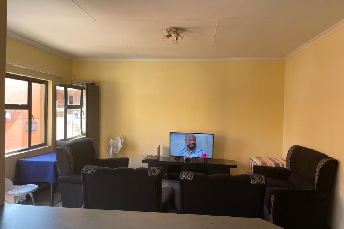 2 BEDROOM TOWNHOUSE FOR SALE IN COMPLEX (NEGOTIOBLE) - Photo 2