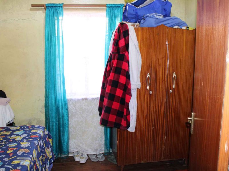 Fixer- Upper For Sale in Woodstock - Photo 9