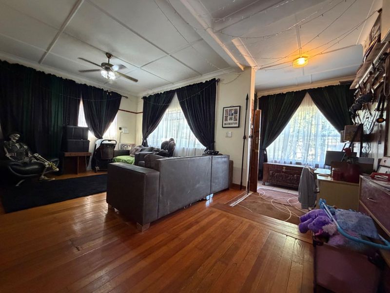 Charming Property with Income-Generating Potential in Regents Park, Johannesburg South - Photo 4