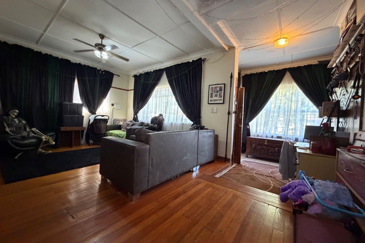 Charming Property with Income-Generating Potential in Regents Park, Johannesburg South - Photo 4