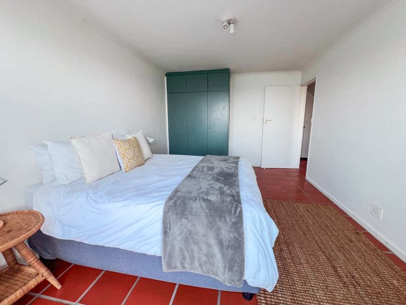 4 BEDROOM TOWNHOUSE WITH SEA VIEWS - Photo 5