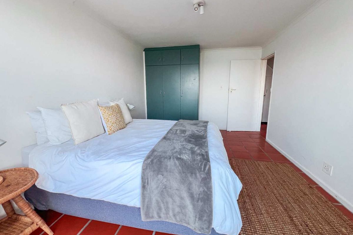 4 BEDROOM TOWNHOUSE WITH SEA VIEWS - Photo 5