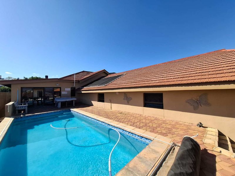 Modern Single-Level Family Home - PRICE REDUCED! - Photo 10