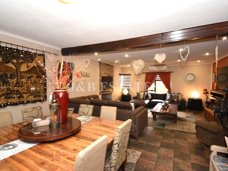 Stunning House Close To The Golfcourse - Photo 9