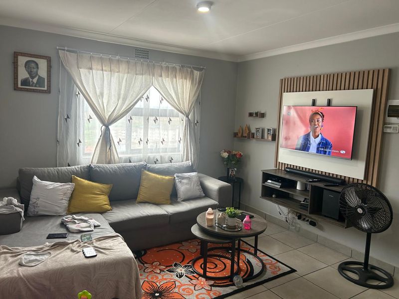 Sparrows@Riverside- 2 Bed , 1 Bath Apartment - Photo 2