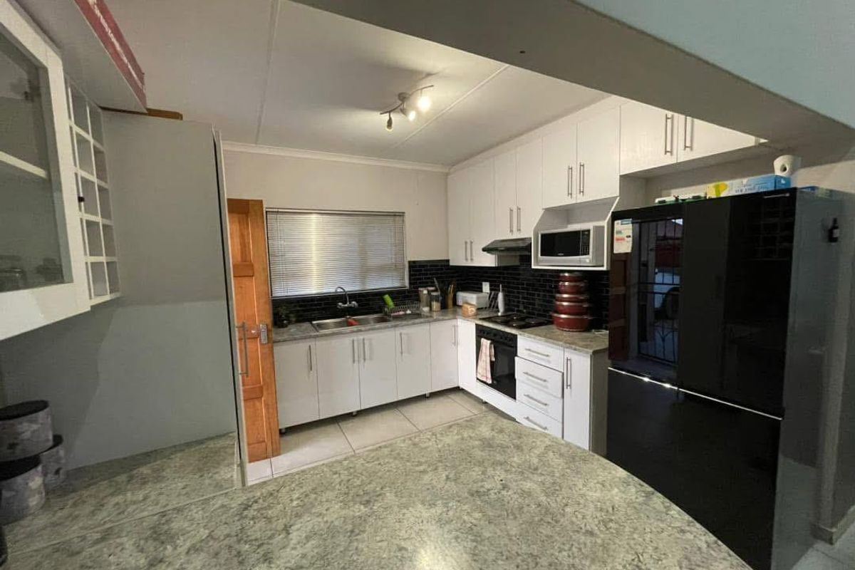3 Bedroom House For Sale - Photo 4