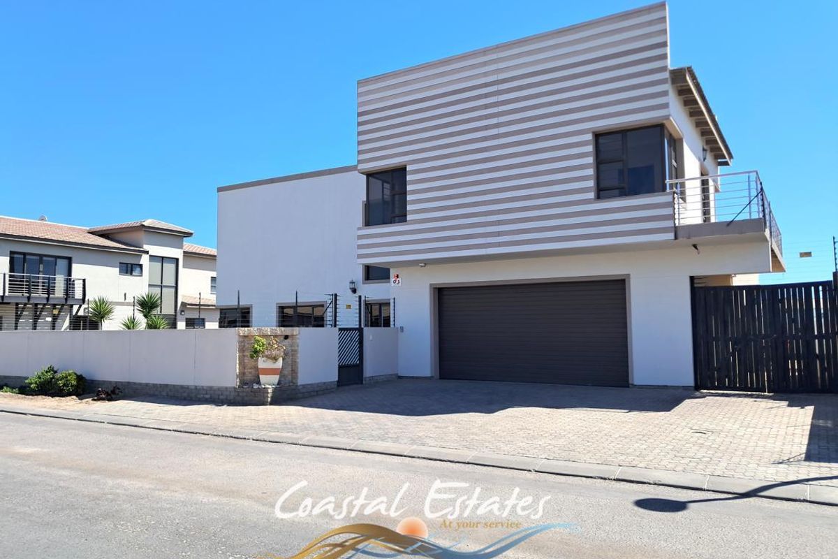 Stunning 4-Bedroom Family Home in Ext. 15 - Photo 2