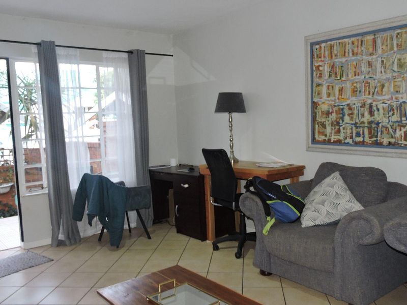 2-bedroom townhouse simplex ground floor unit - Photo 6