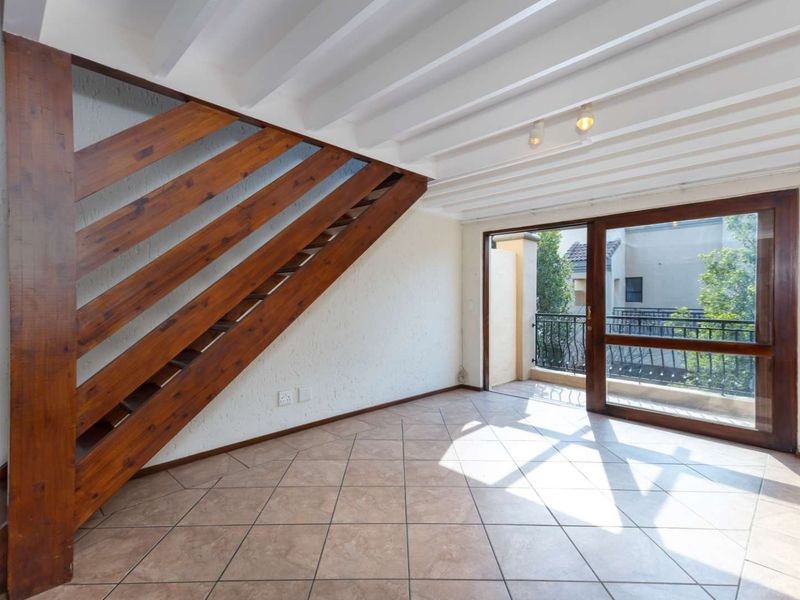 TOP FLOOR LOFT APARTMENT, BOASTING LOADS OF NAURAL LIGHT AND IN A FANTASTIC LOCATION - Photo 3