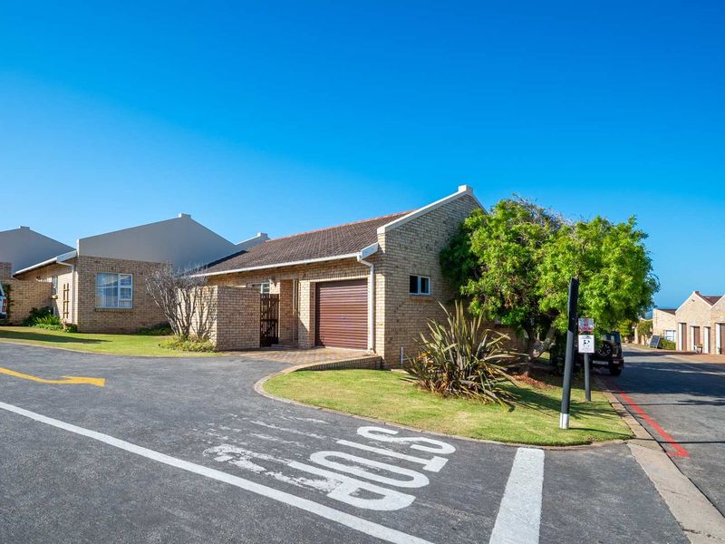 Charming 2-Bedroom Townhouse in Eedenglen Retirement Village – Jeffrey’s Bay - Photo 2