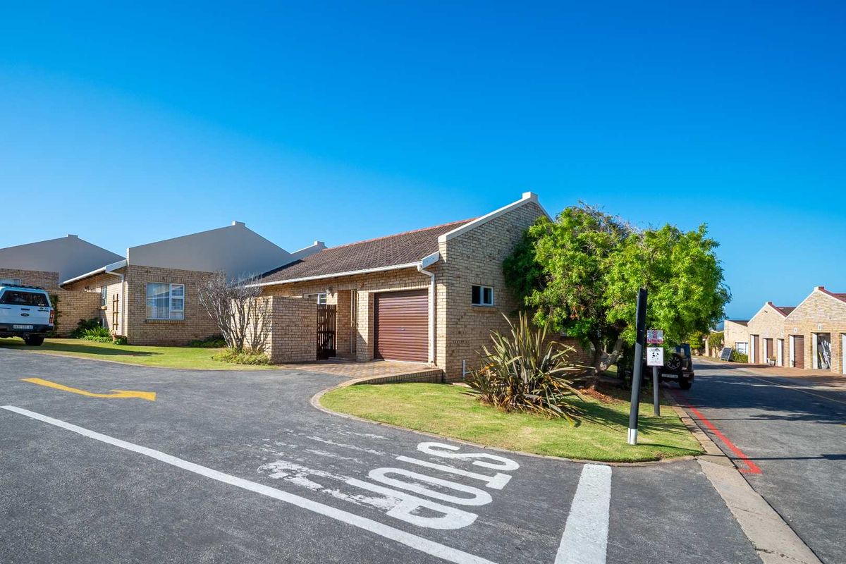 Charming 2-Bedroom Townhouse in Eedenglen Retirement Village – Jeffrey’s Bay - Photo 2