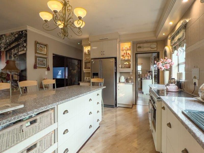 Rare find single level family home in Midfield Estate - Photo 4