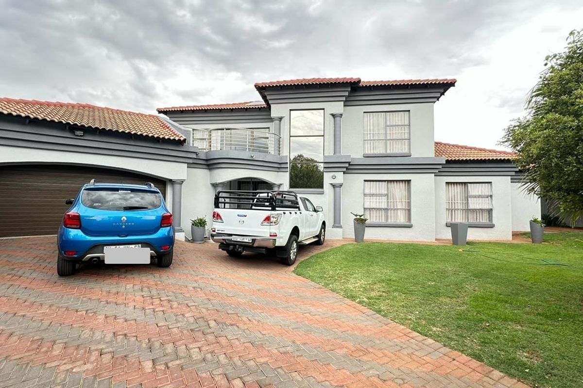Spacious 4-Bedroom Family Home with Flatlet To Rent in Ninapark - Photo 2